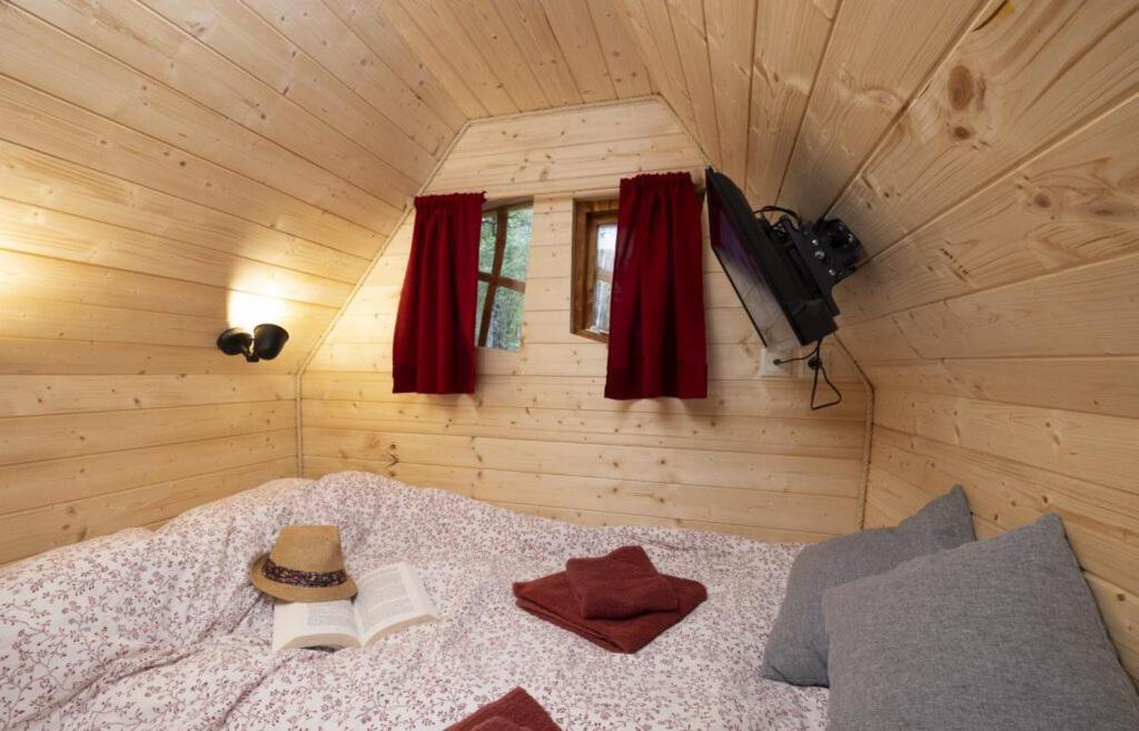 Camping Ushuaia Villages Au Bois Joli Andryes Exterior photo